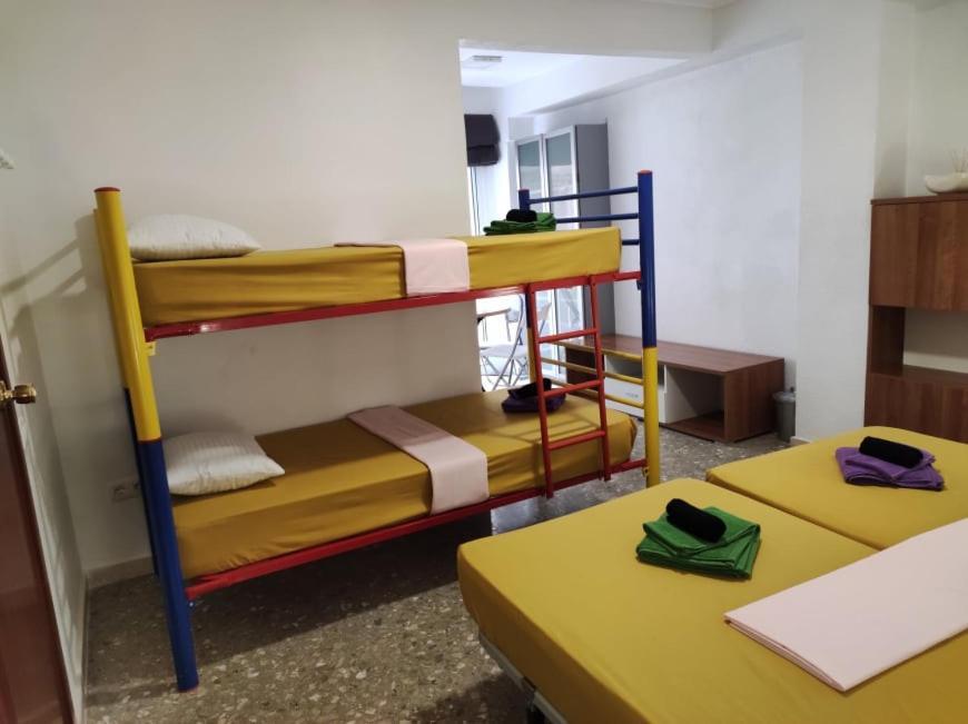 35-4- Комната В Квартире С Раздельными Кроватями И Холодильником Для От 1 До 5 Человек В Центре Аликанте Экстерьер фото